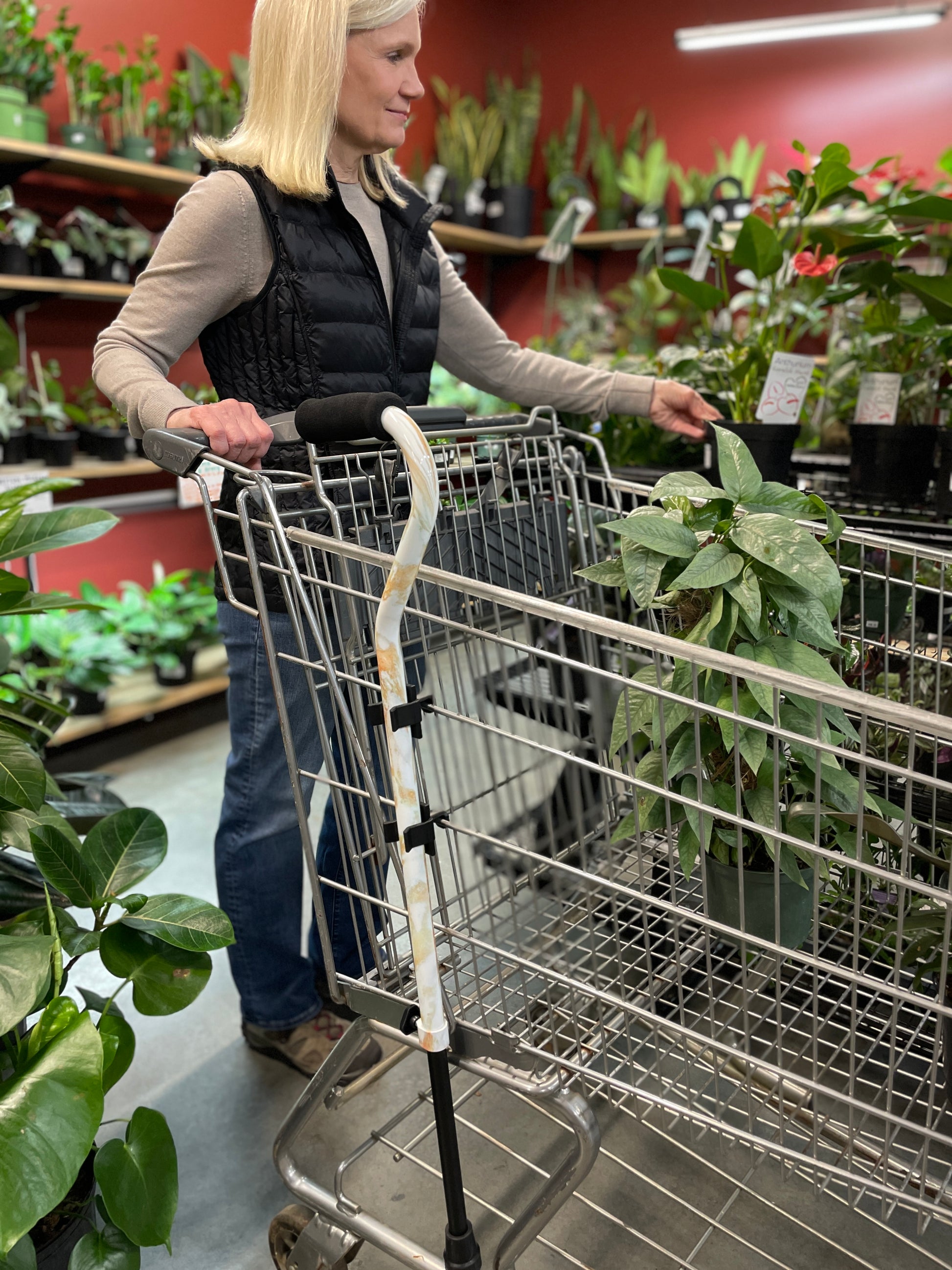 woman plant shopping with Klip2Kart